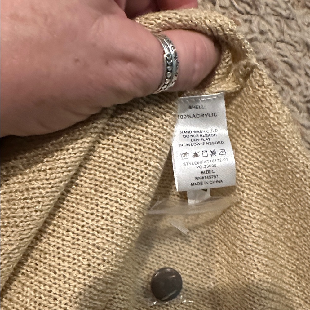 Sweater - Picture 7 of 7